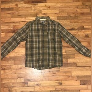 Mountain Hardweae Men’s Plaid Button Down Shirt